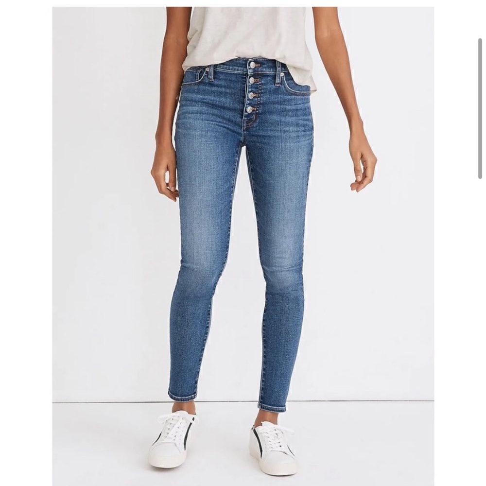 Madewell Petite 9" Mid-Rise Skinny Jeans in Payson Wash: Button-Front
Edition